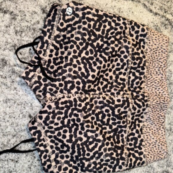 Lululemon Liberty Short Ace Spot Grain Black / Dottie Dash Grain Black - Size 6 - Picture 4 of 5